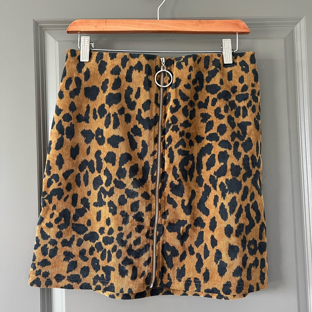 cheetah skirt, not too short🙌🏼
